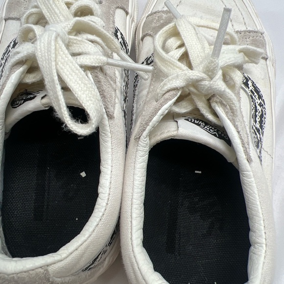 Vans Authentic Sneaker, Men’s Size 4, Women’s 5.5 Off White - Picture 8 of 14